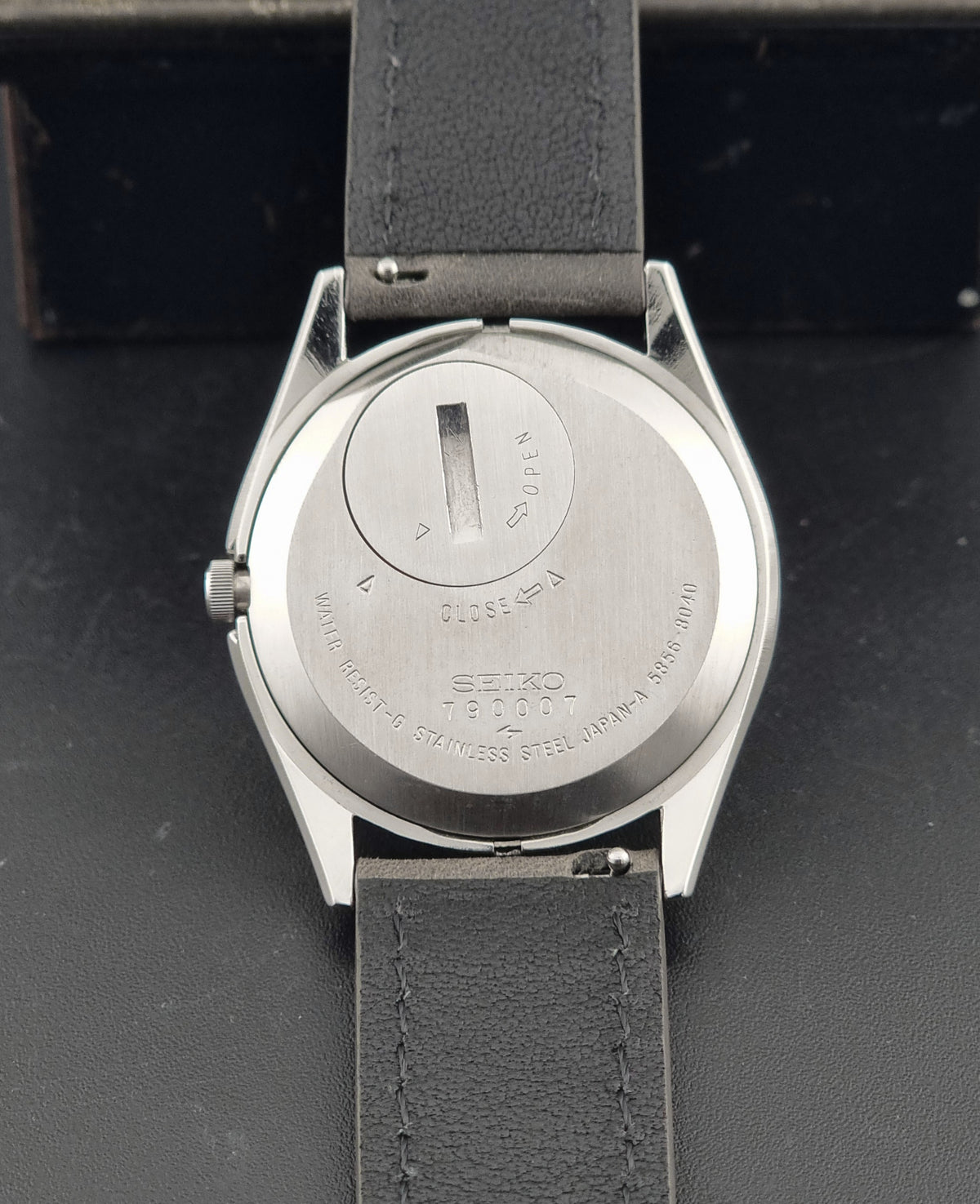 Vintage Seiko King Quartz 5856-8040 silver sunburst dial 1977 – caseback view