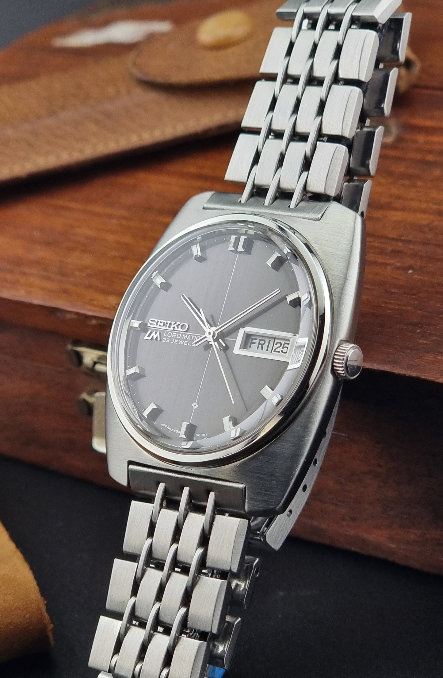 Seiko watch LordMatic 5606-8010 Vintage 1970 Grey Dial