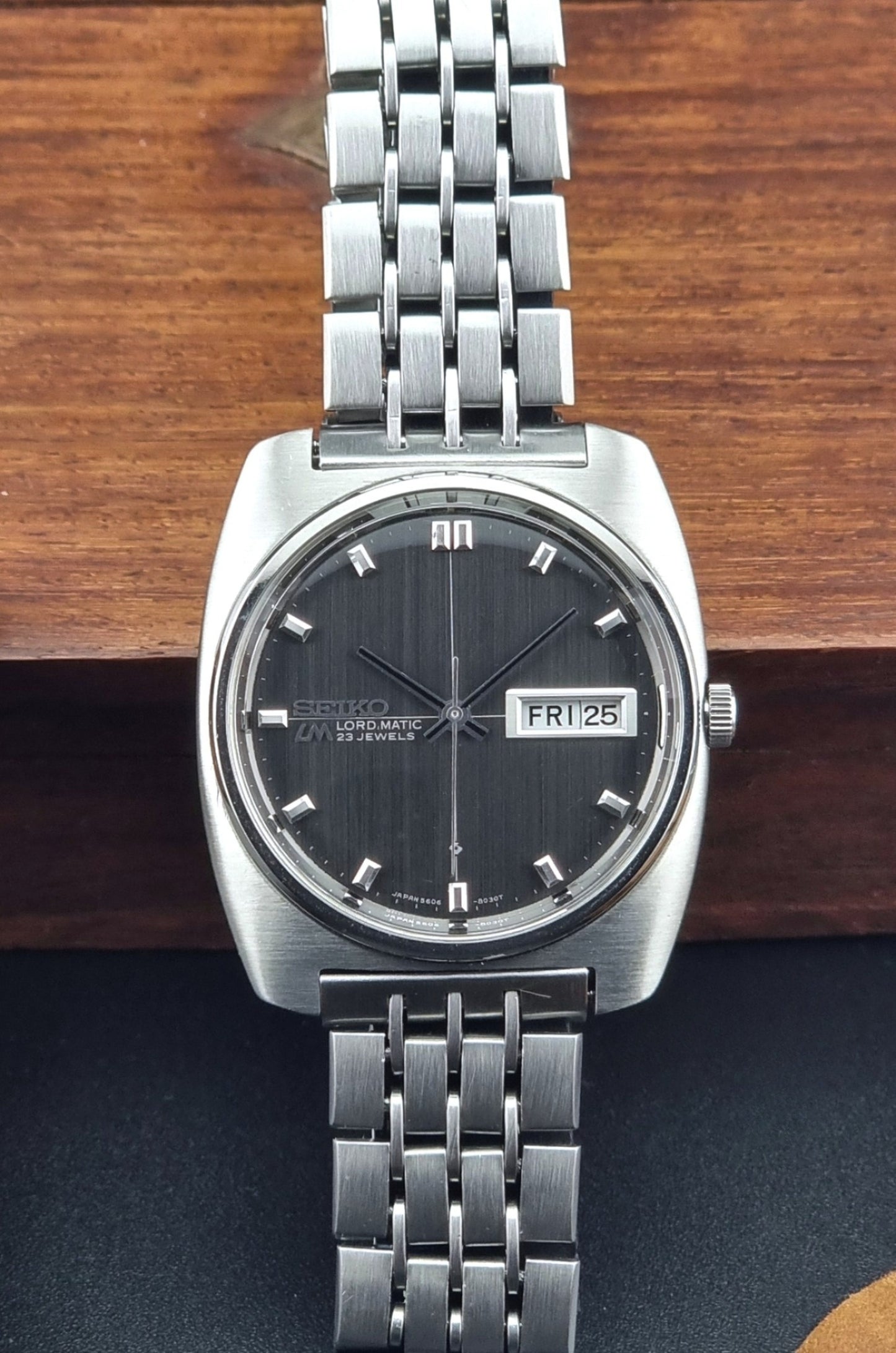 Seiko watch LordMatic 5606-8010 Vintage 1970 Grey Dial