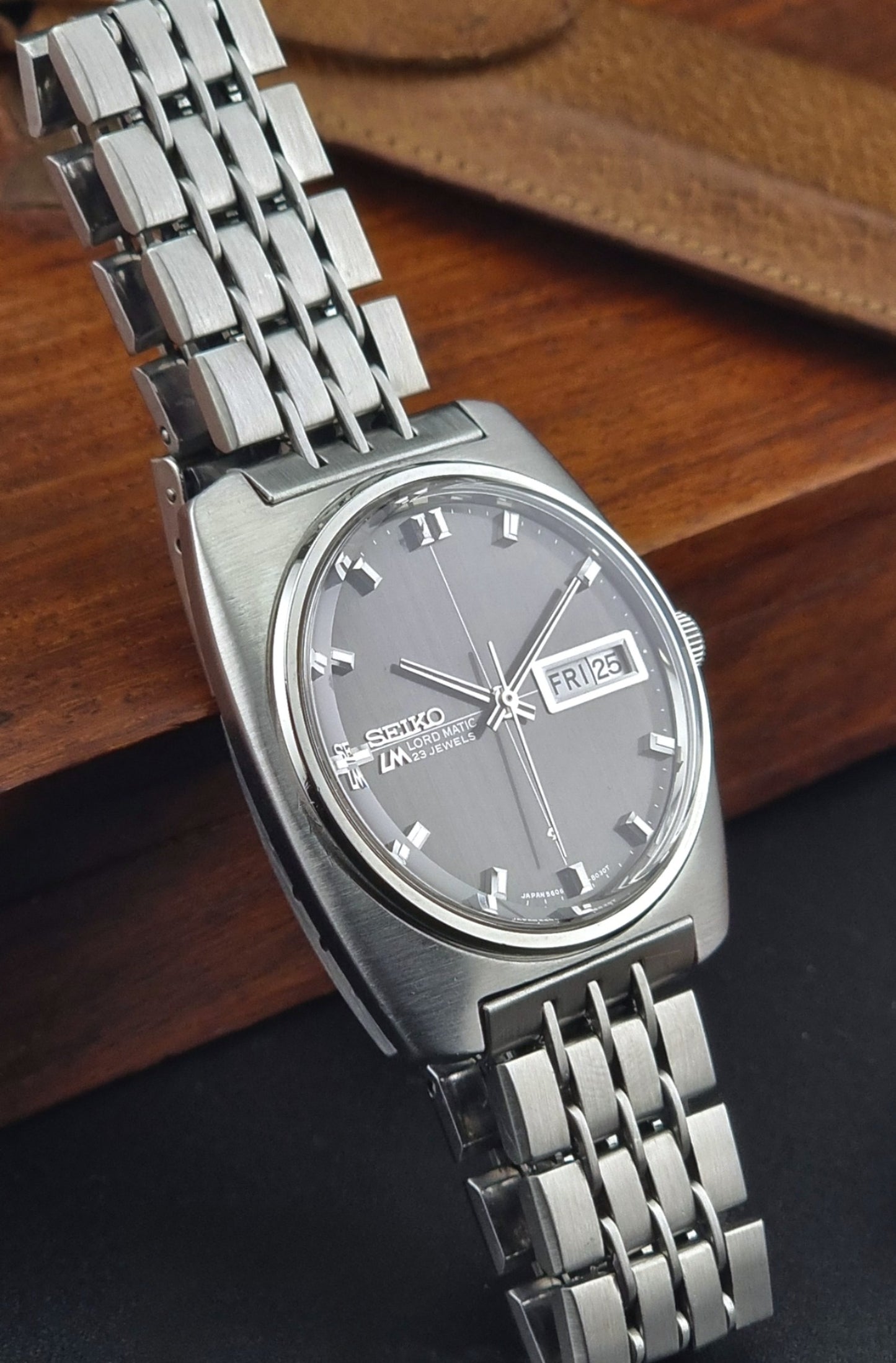 Seiko watch LordMatic 5606-8010 Vintage 1970 Grey Dial