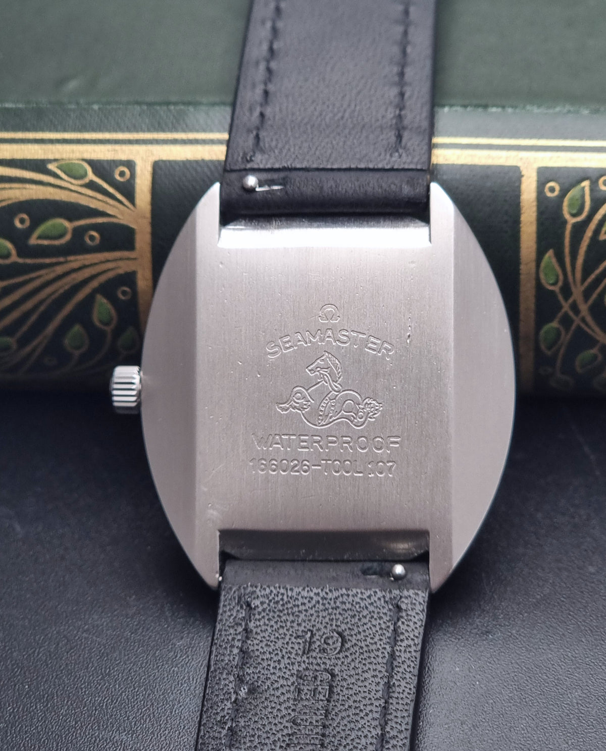 Vintage Omega Seamaster Cosmic 166.026 silver sunburst dial – caseback view