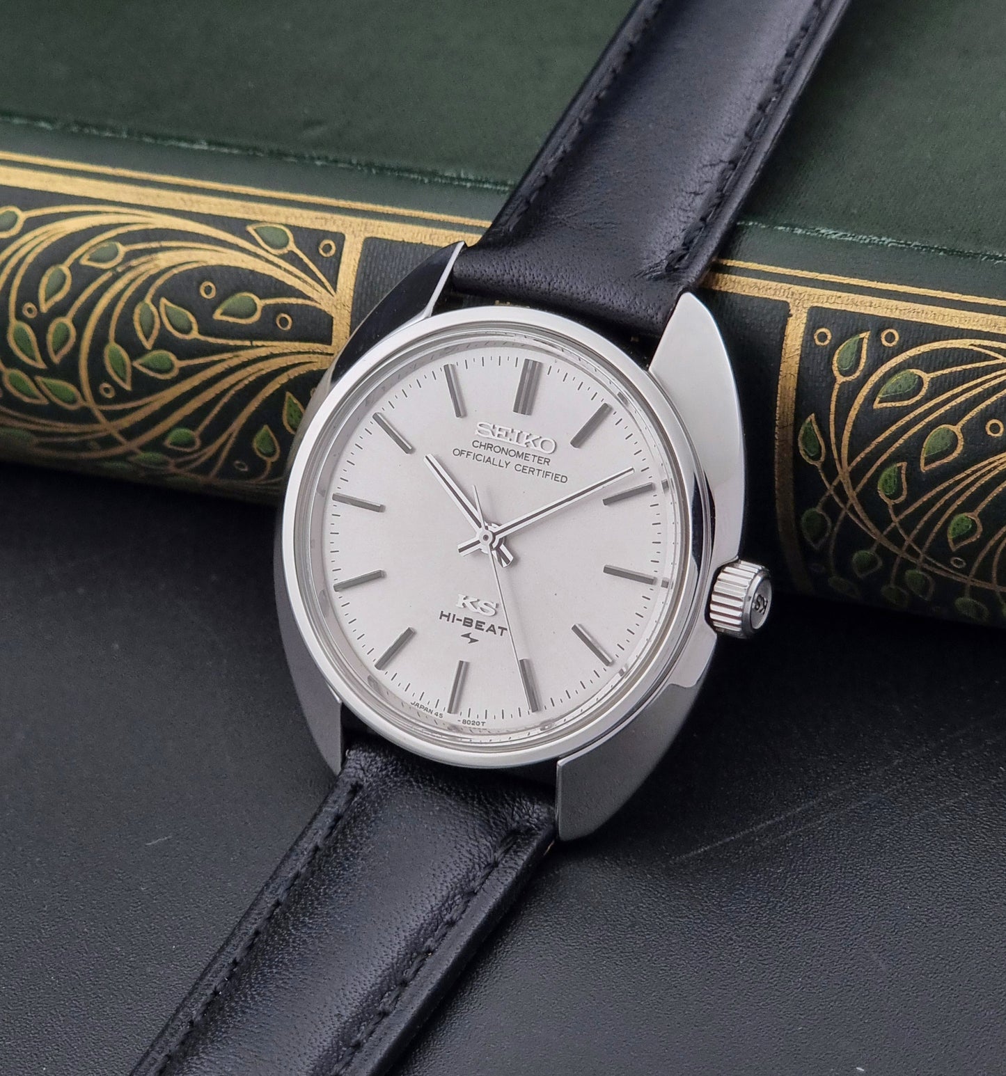 Vintage King Seiko Wristwatch 45-8010 crown side view