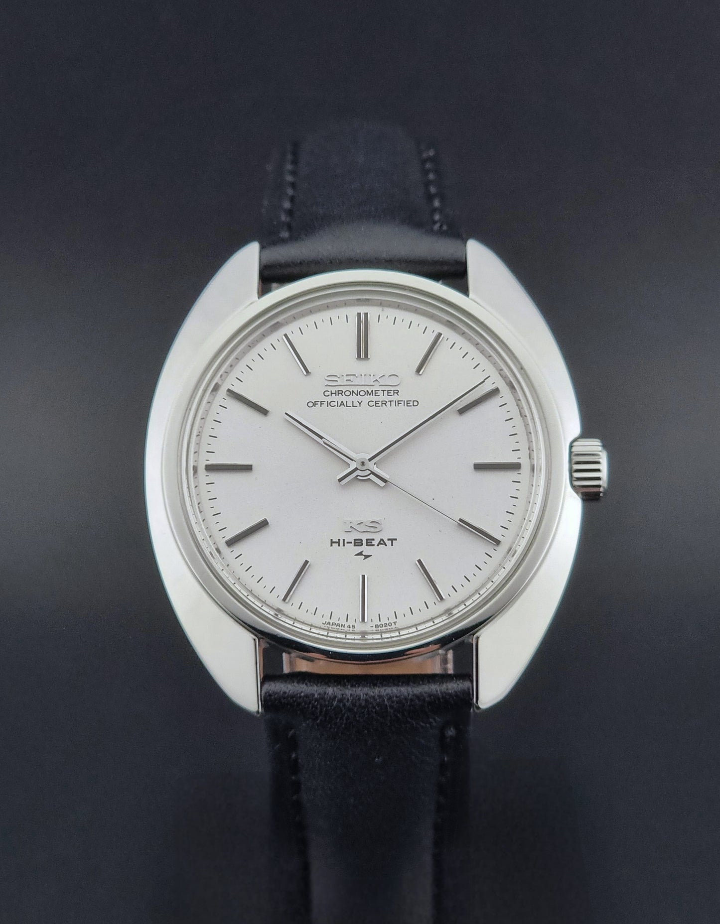 Vintage King Seiko Wristwatch 45-8010 close up front view