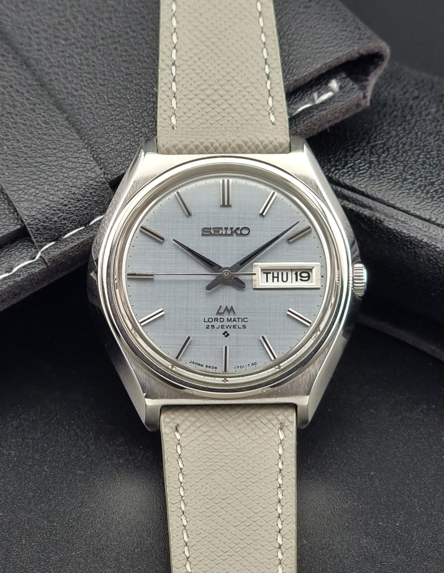 Seiko watch LordMatic 5606-7010 Vintage 1969 Blue Linen Dial