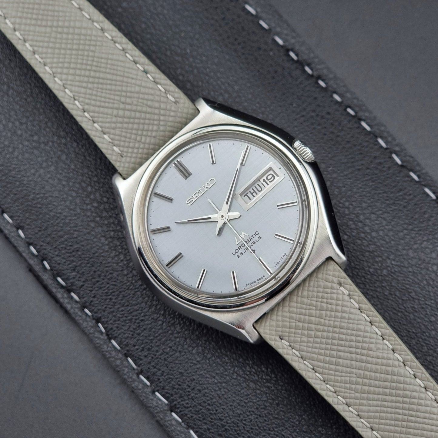 Seiko watch LordMatic 5606-7010 Vintage 1969 Blue Linen Dial