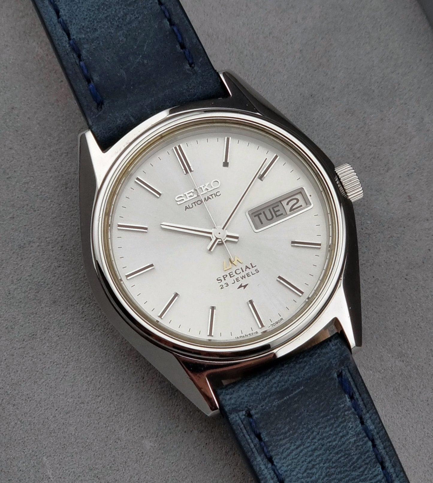 Seiko Wristwatch LordMatic Special 5216-7080 Vintage 1974 with blue leather strap on a gray surface