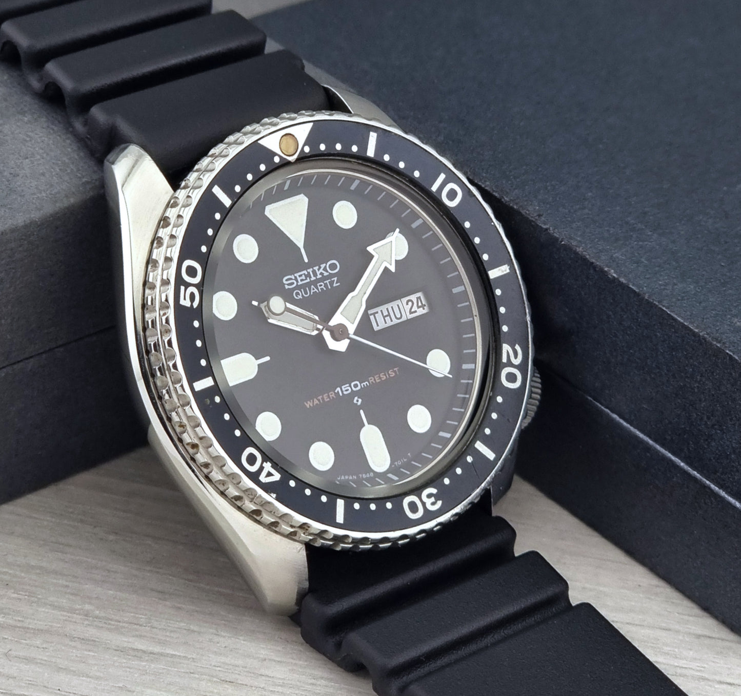 Seiko Quartz Dive watch 7548-7000 with black strap on a gray surface