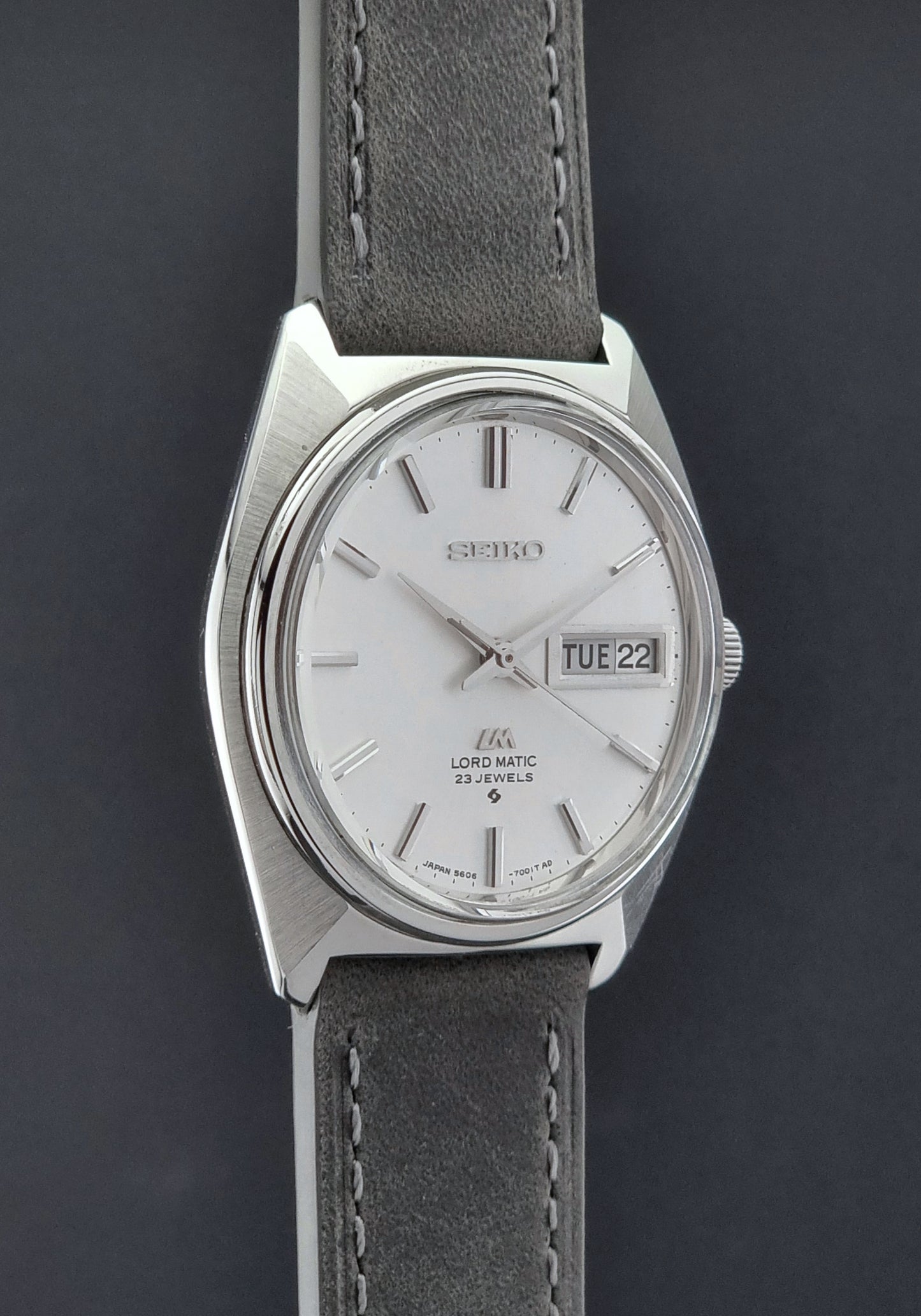 Vintage Seiko Wristwatch LordMatic 5606-7000 side view