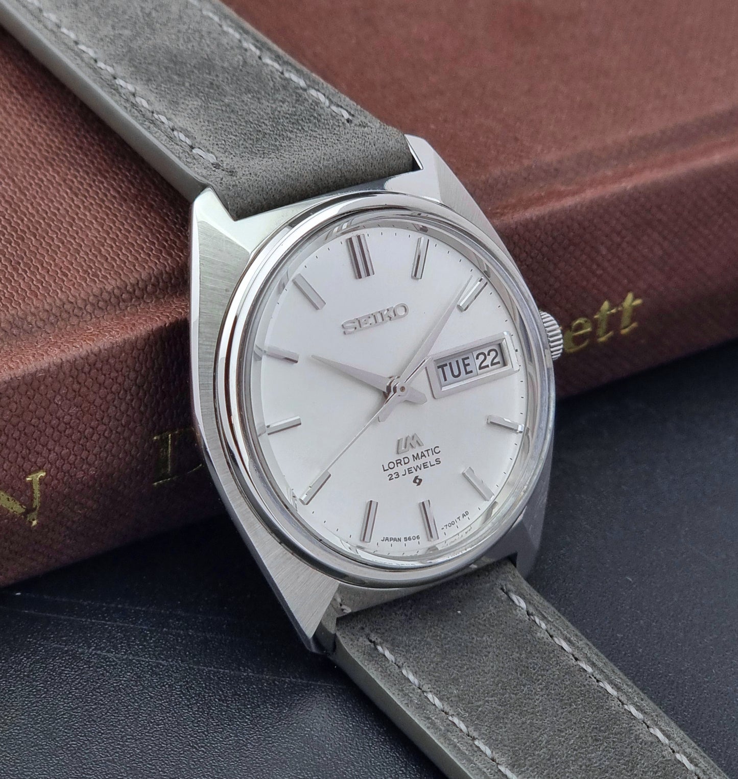 Vintage Seiko Wristwatch LordMatic 5606-7000 side view