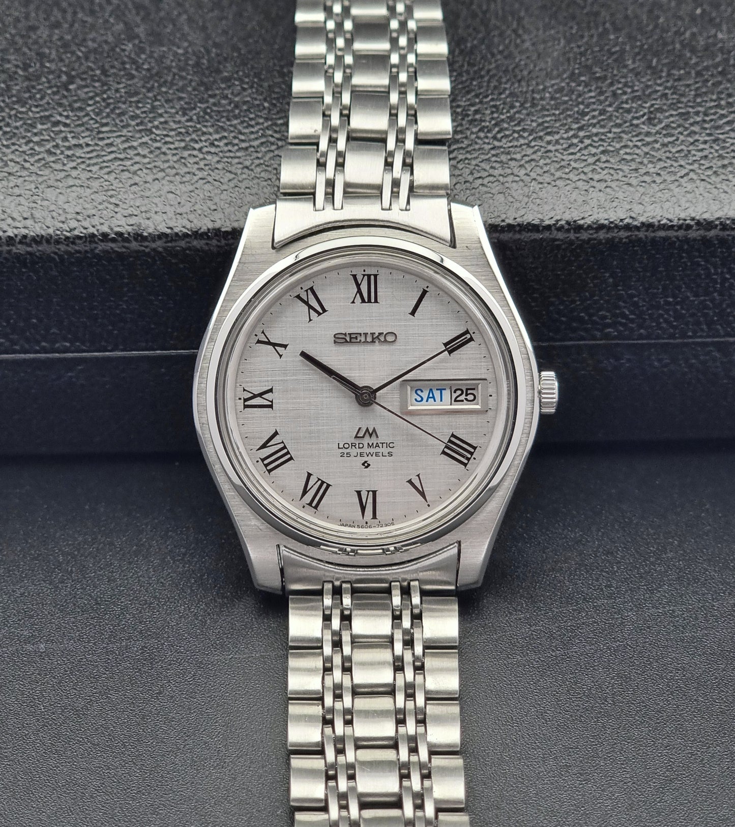 Vintage Seiko Wristwatch LordMatic 5606-7030 front view