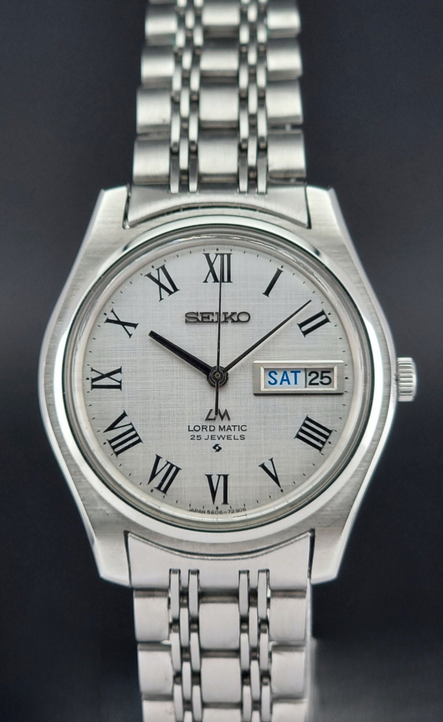 Vintage Seiko Wristwatch LordMatic 5606-7030 front close up