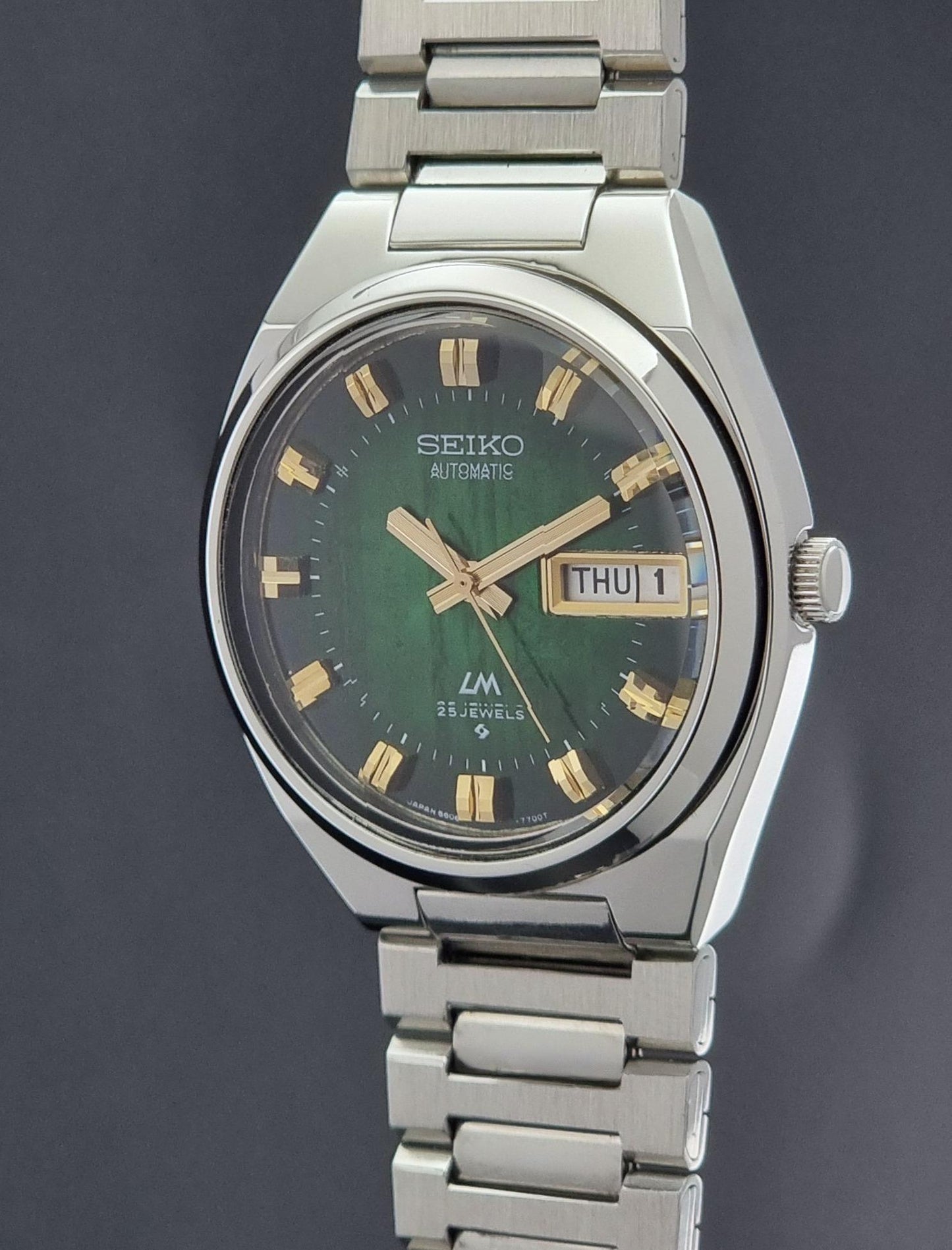 Vintage Seiko Wristwatch LordMatic 5606-7340 Green Facet Crystal 1974