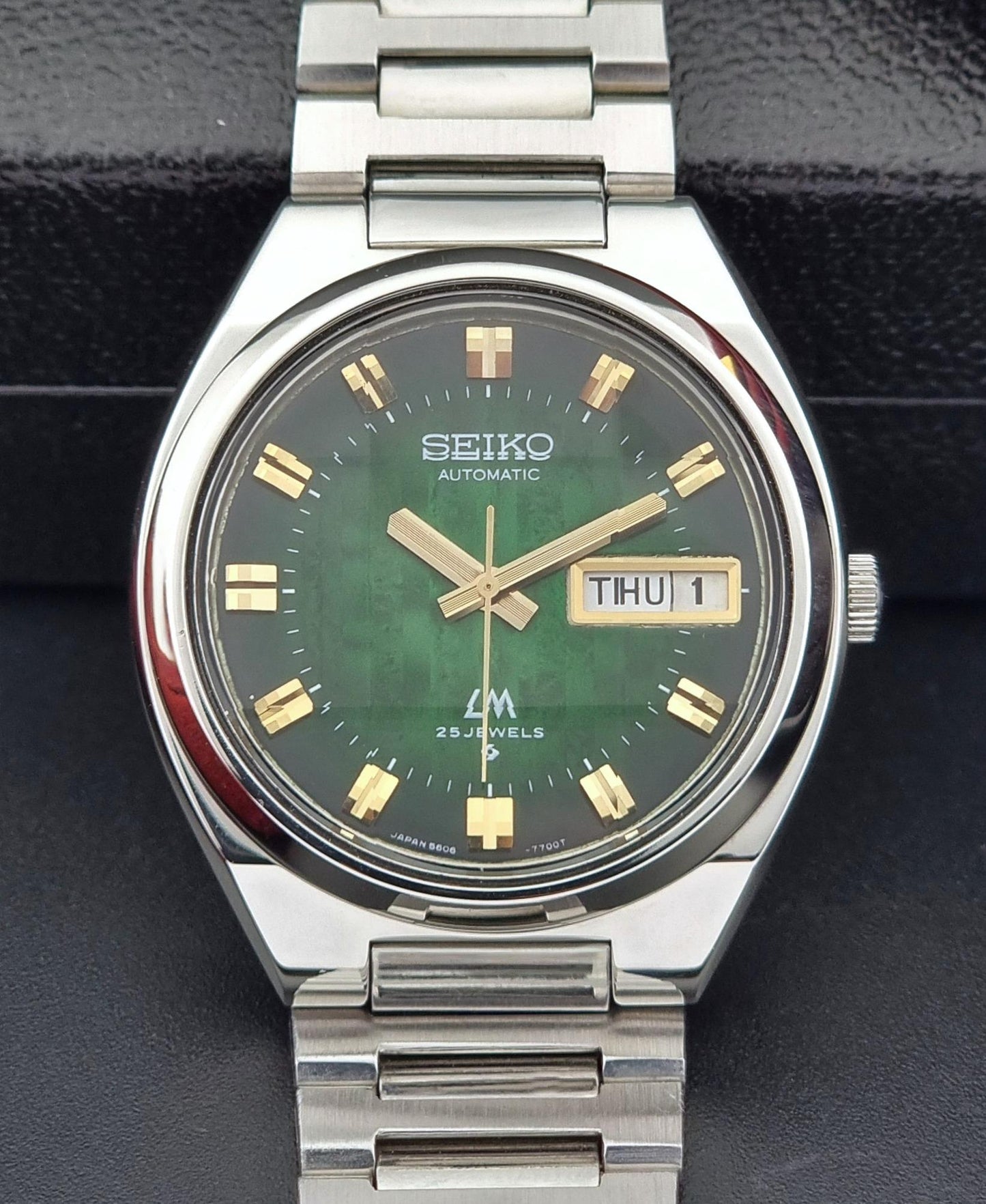 Vintage Seiko Wristwatch LordMatic 5606-7340 Green Facet Crystal 1974
