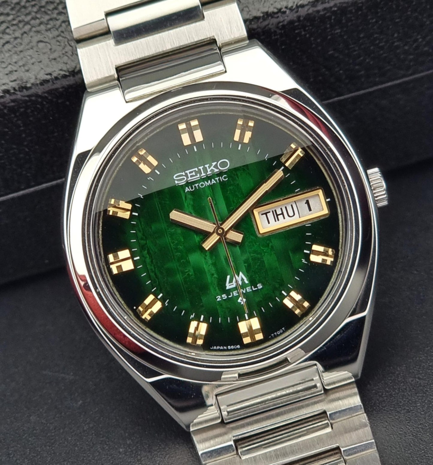 Vintage Seiko Wristwatch LordMatic 5606-7340 Green Facet Crystal 1974