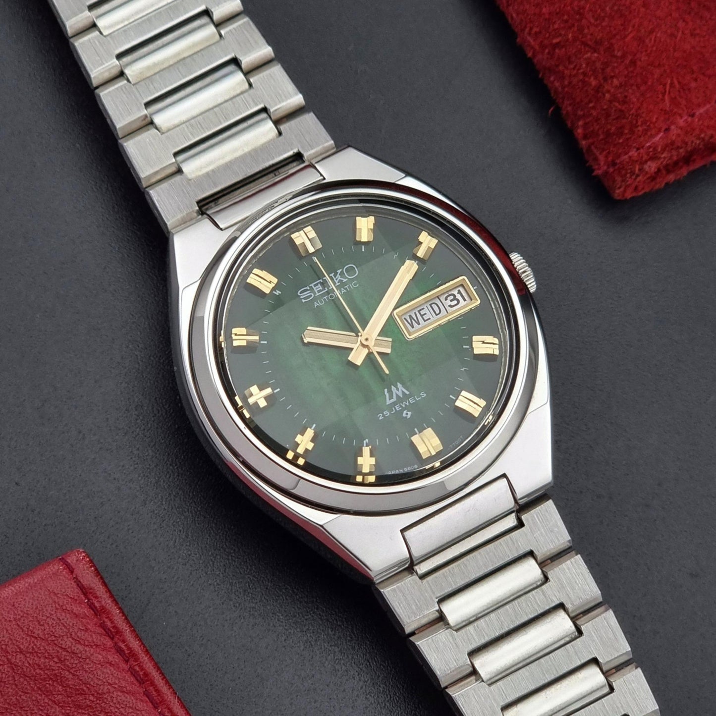 Vintage Seiko Wristwatch LordMatic 5606-7340 Green Facet Crystal 1974