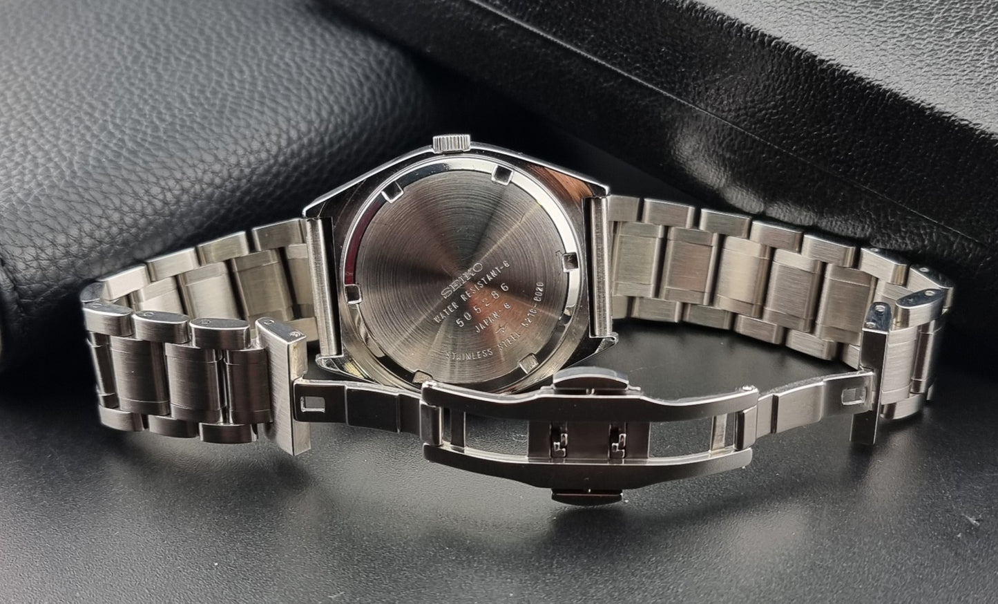 Vintage Seiko Wristwatch LordMatic Special 5216-8020 with a brown dial on a dark gray background bracelet view