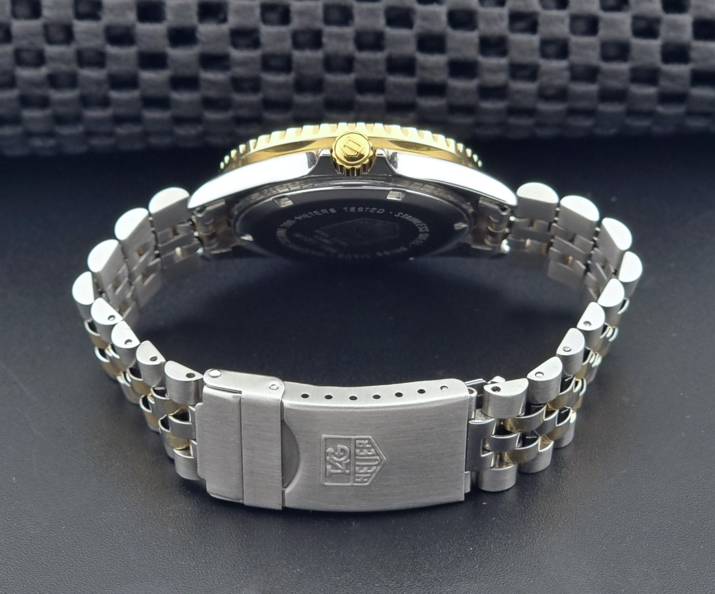 Vintage Tag Heuer watch Professional Quartz 1000 Diver 980.020N with silver and gold band on a dark background clasp view