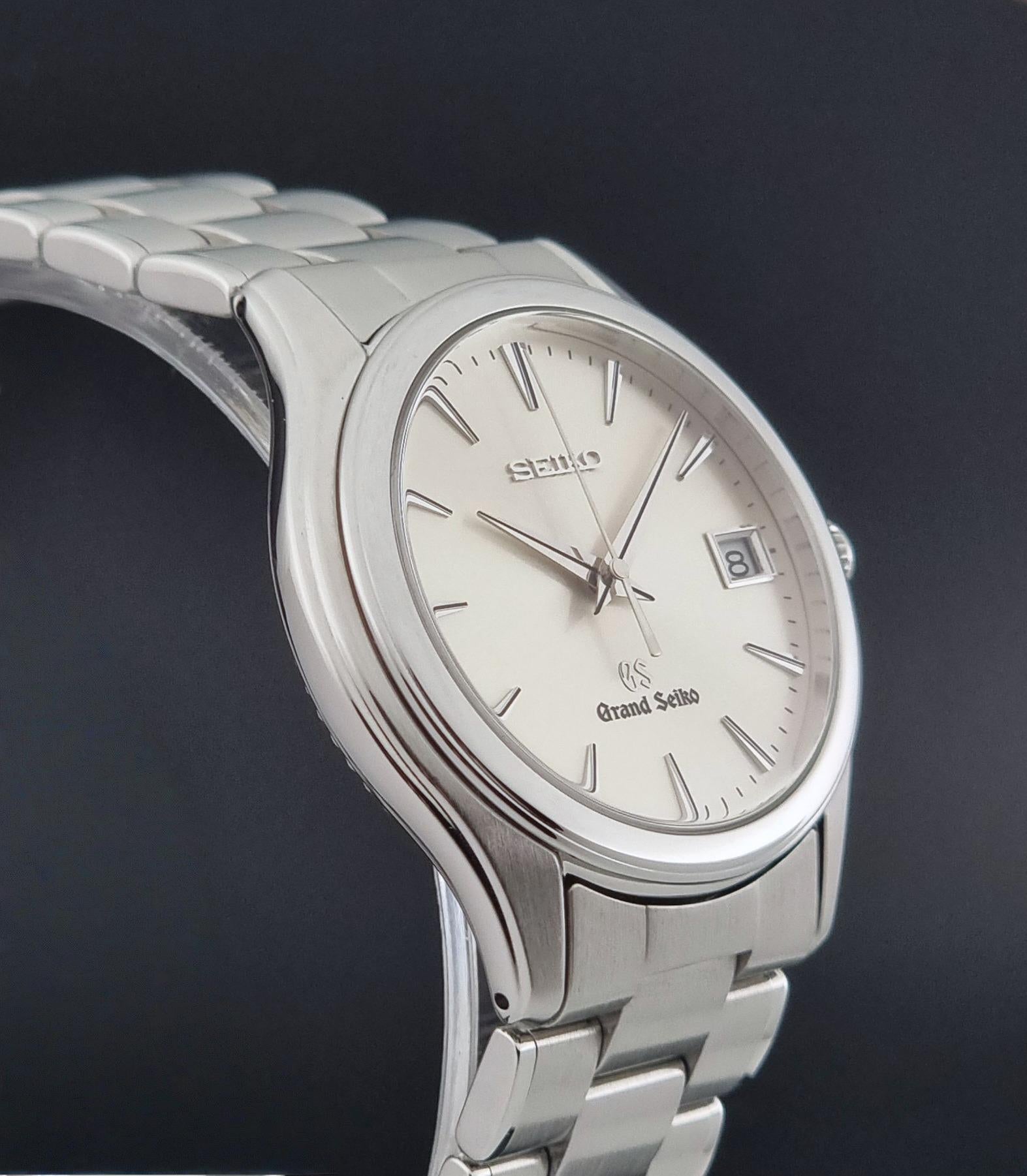 A Grand Seiko SBGX005 quartz watch 9F62-0A10 Sunburst Dial  with bracelet on a dark back ground a side view