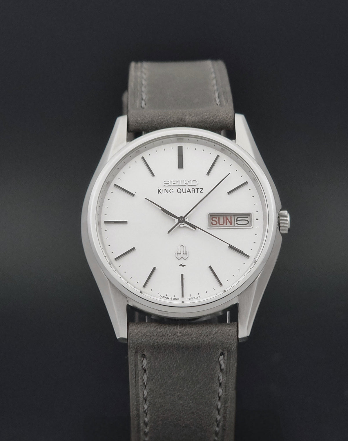 Vintage Seiko King Quartz 5856-8040 silver sunburst dial 1977 – dial and case front view