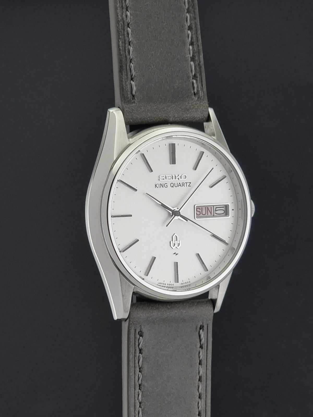 Vintage Seiko King Quartz 5856-8040 silver sunburst dial 1977 – side profile