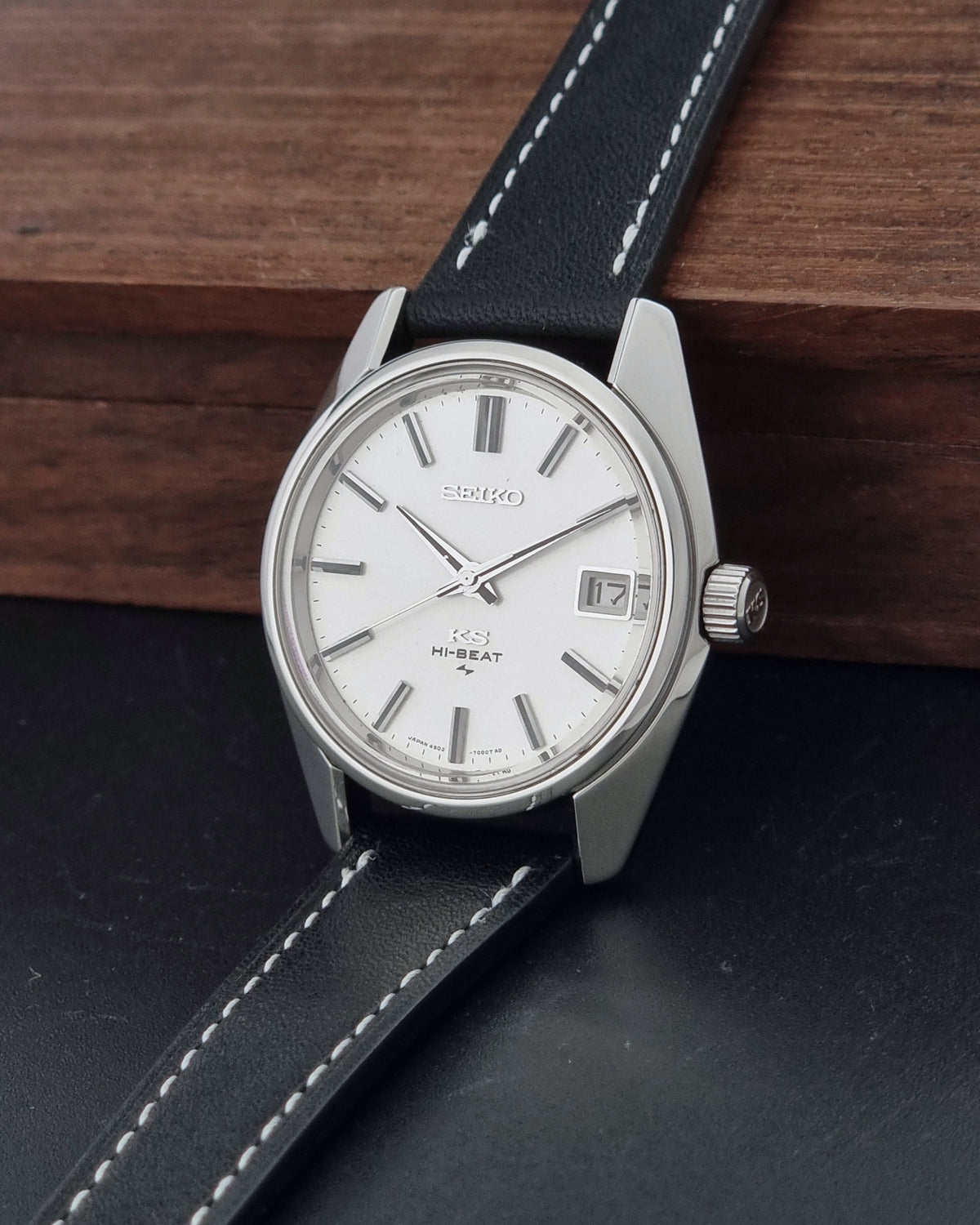 Vintage King Seiko 4502-7001 silver dial 1971 – crown-side view
