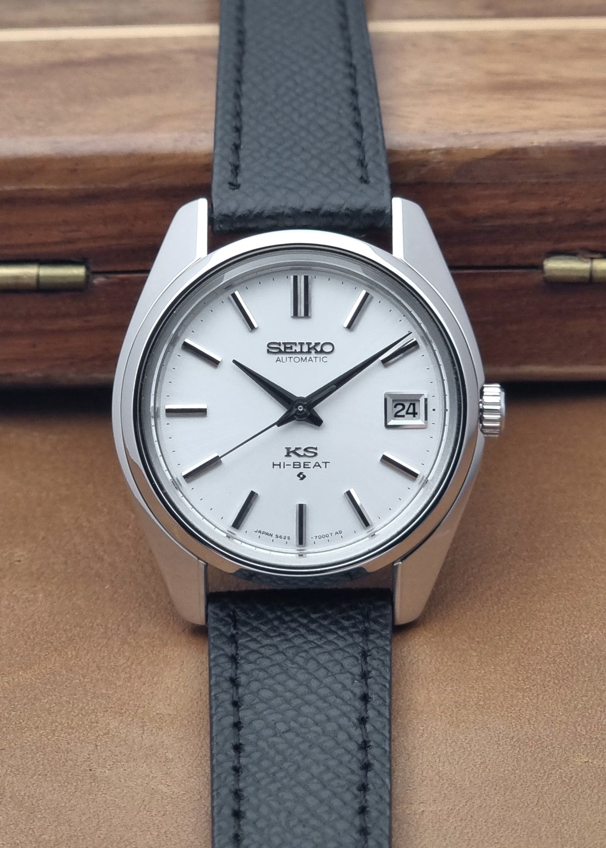 Vintage King Seiko 5625-7000 silver dial 1969 – dial and case front view