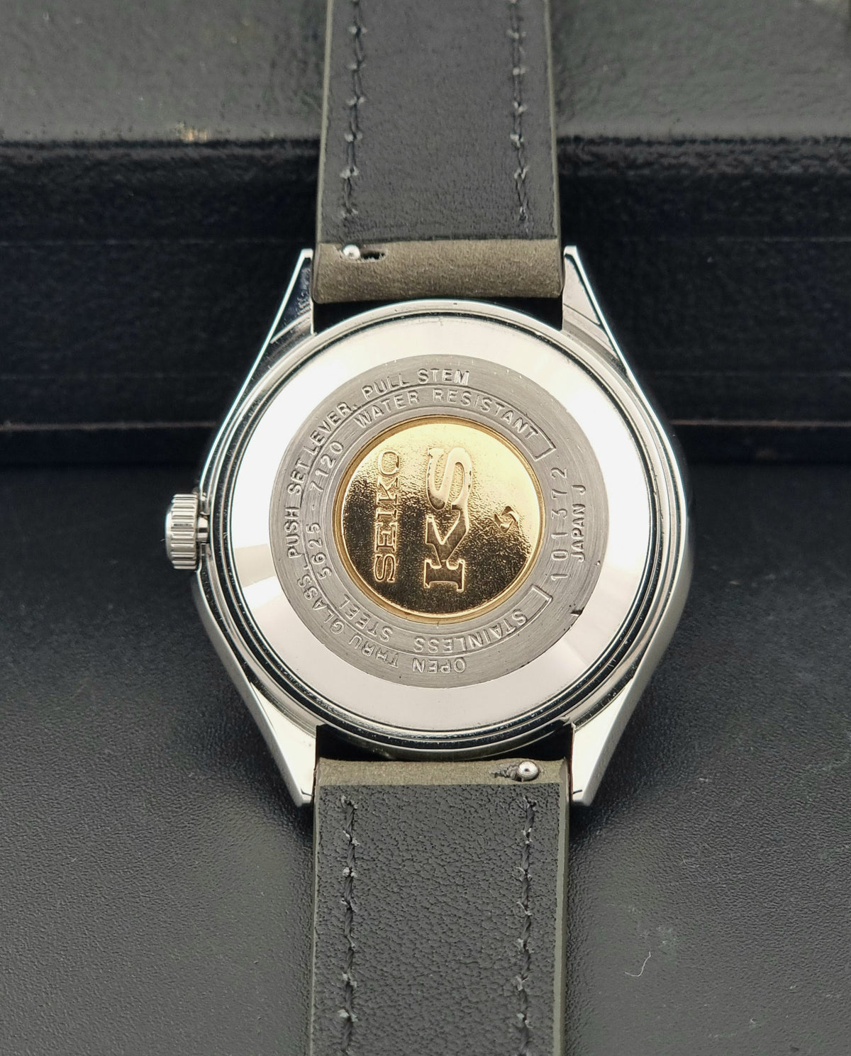 Vintage King Seiko 5625-7120 grey dial 1971 – caseback view
