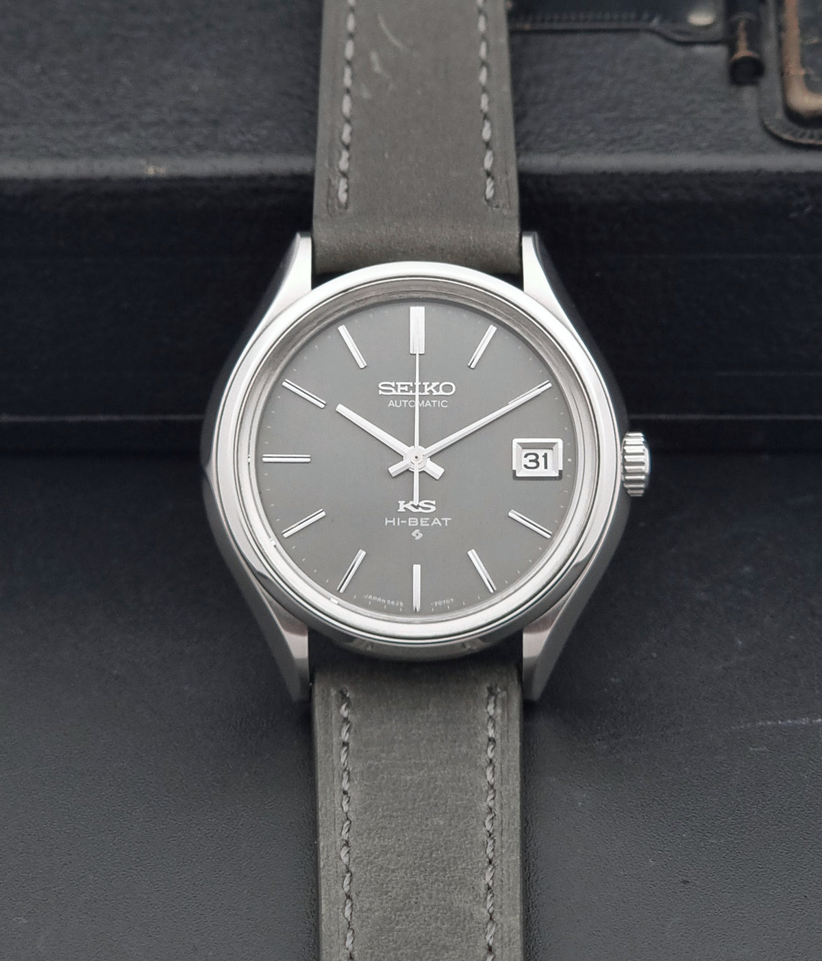 Vintage King Seiko 5625-7120 grey dial 1971 – dial and case front view
