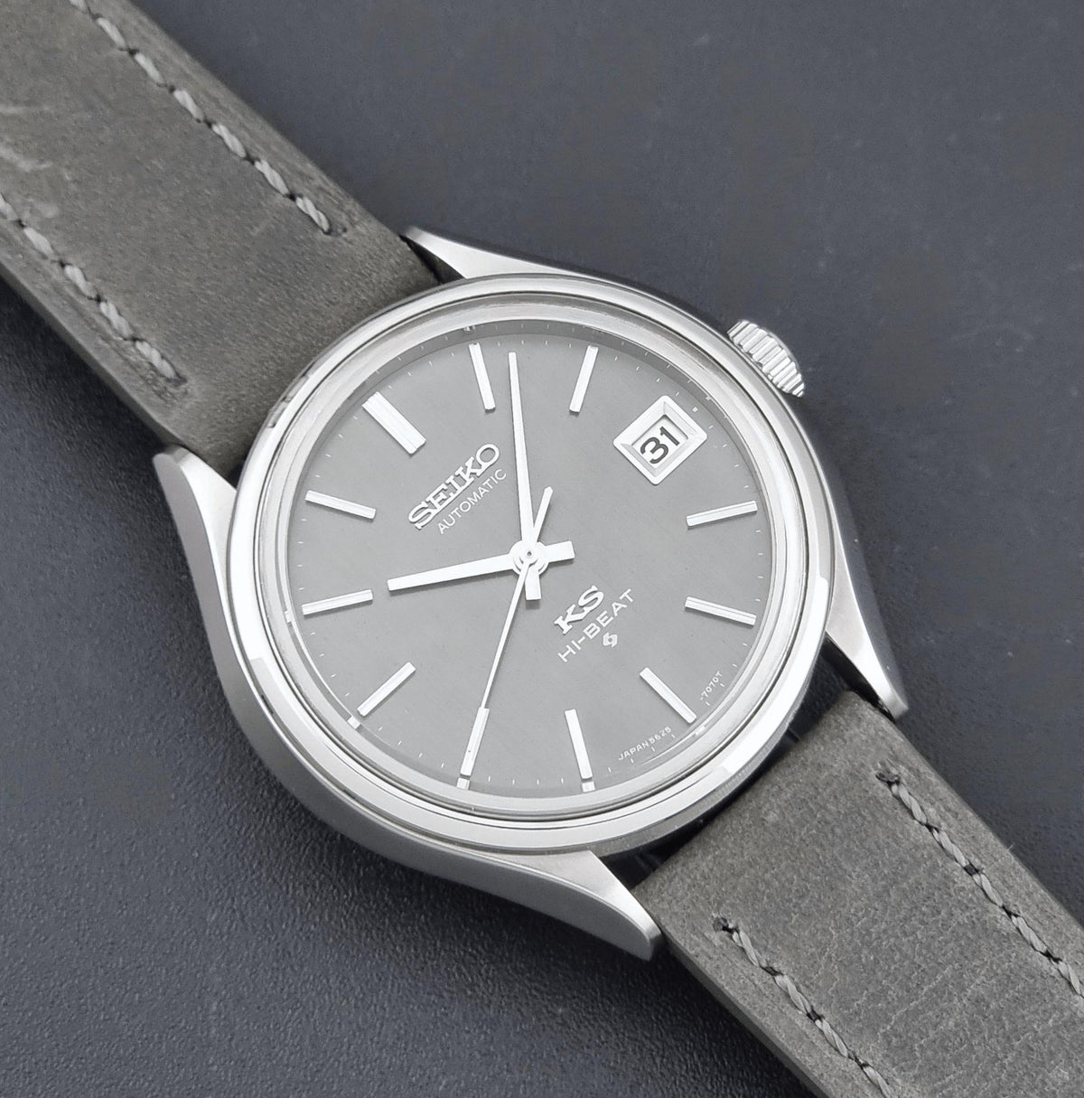 Vintage King Seiko 5625-7120 grey dial 1971 – dial and case front view