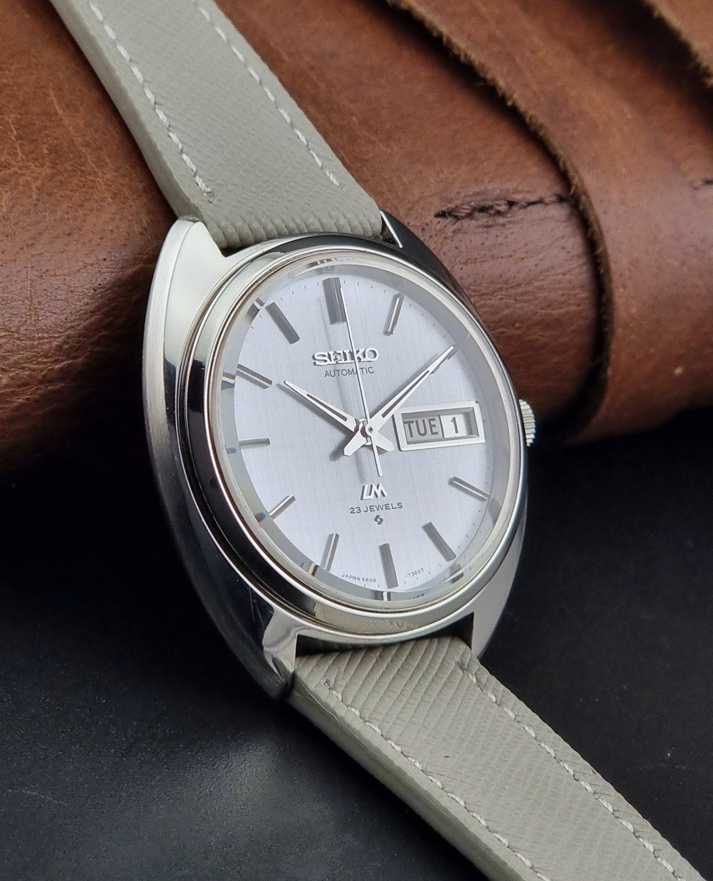Seiko watch LordMatic 5606-7150 Vintage 1971 Blue Linen dial