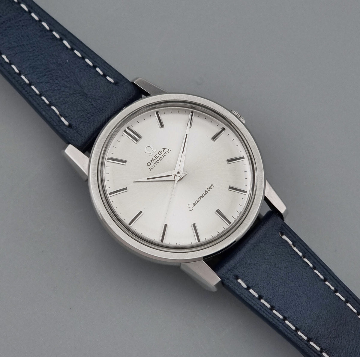 Vintage Omega Seamaster 165.003 silver dial 1968 – dial and case front view