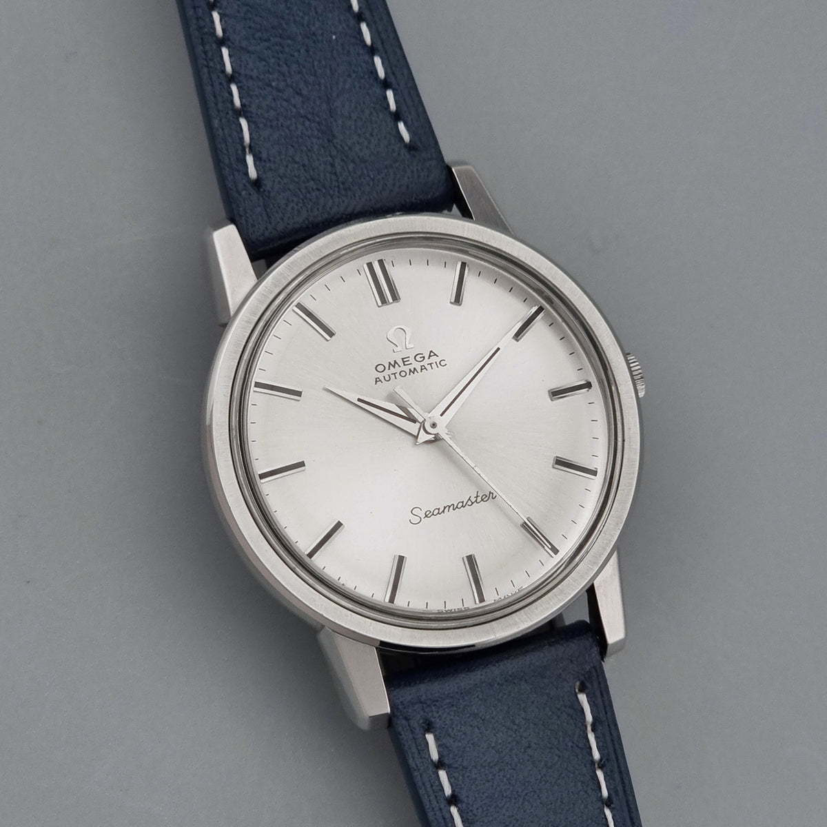 Vintage Omega Seamaster 165.003 silver dial 1968 – dial and case front view