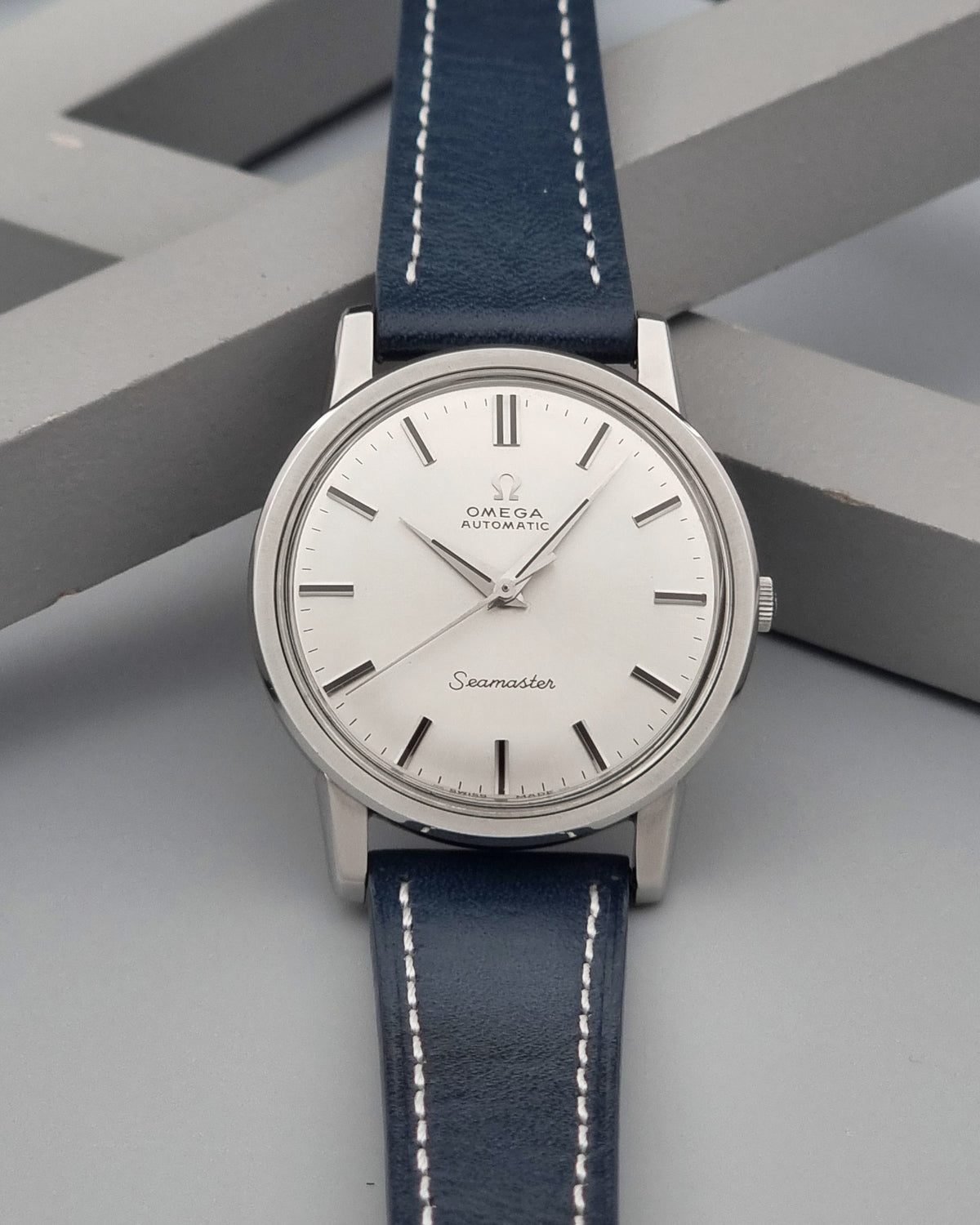 Vintage Omega Seamaster 165.003 silver dial 1968 – dial and case front view