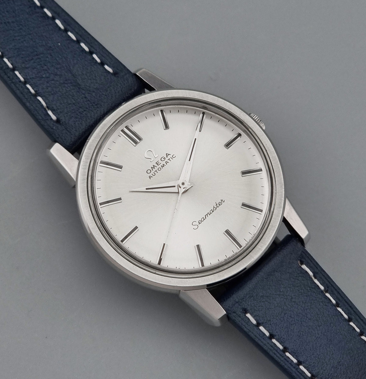 Vintage Omega Seamaster 165.003 silver dial 1968 – dial and case front view