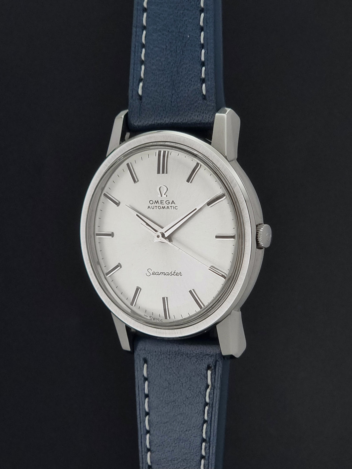 Vintage Omega Seamaster 165.003 silver dial 1968 – side profile