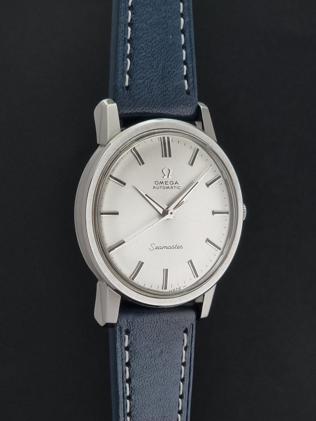 Vintage Omega Seamaster 165.003 silver dial 1968 – side profile