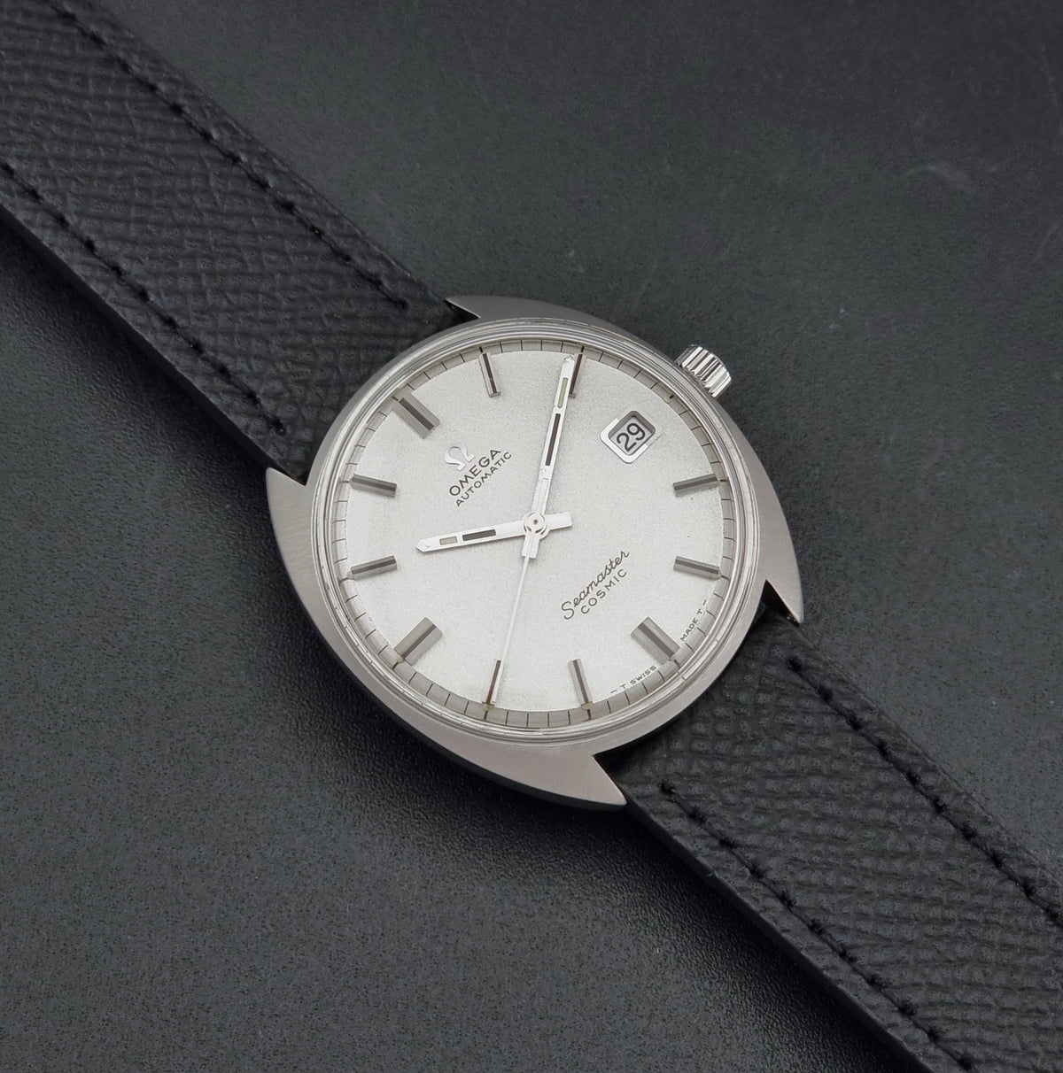Vintage Omega Seamaster Cosmic 166.026 frosted silver dial – dial and case front view