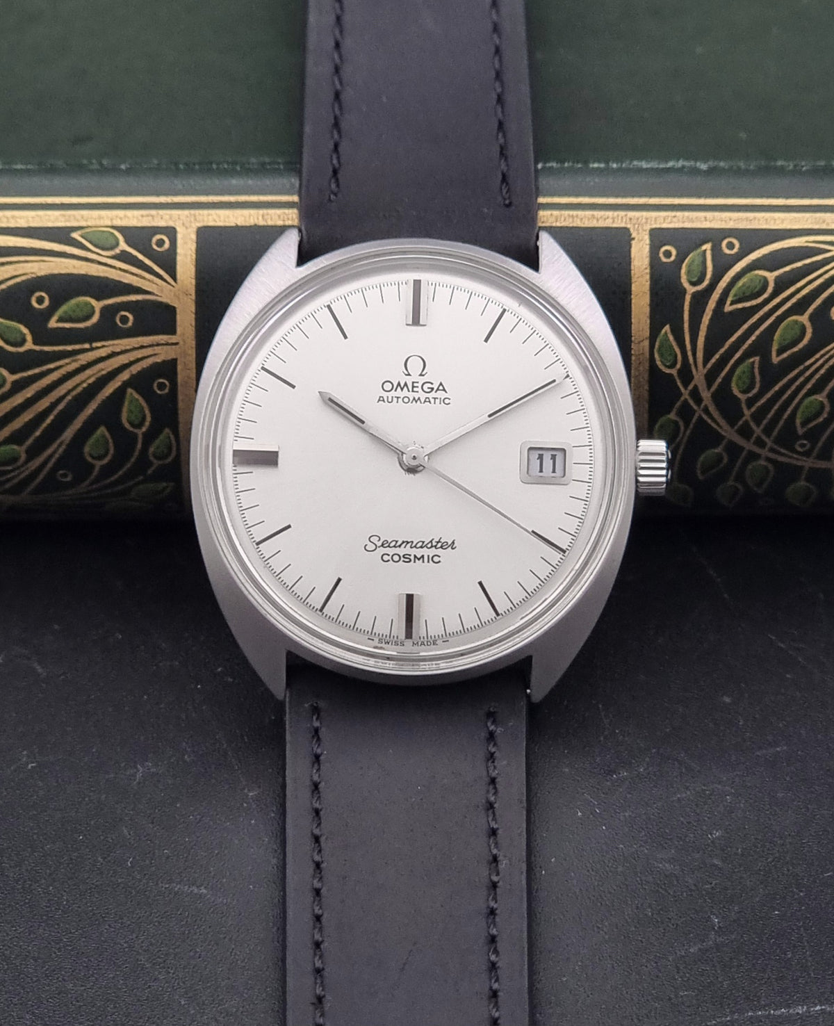 Vintage Omega Seamaster Cosmic 166.026 silver sunburst dial – dial and case front view