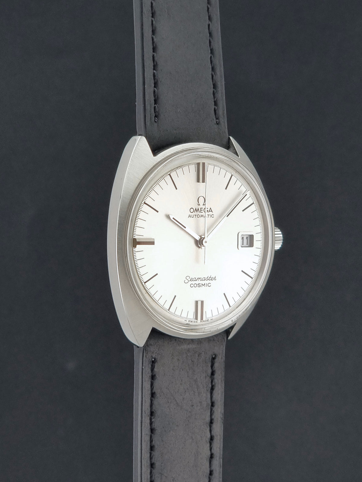 Vintage Omega Seamaster Cosmic 166.026 silver sunburst dial – side profile