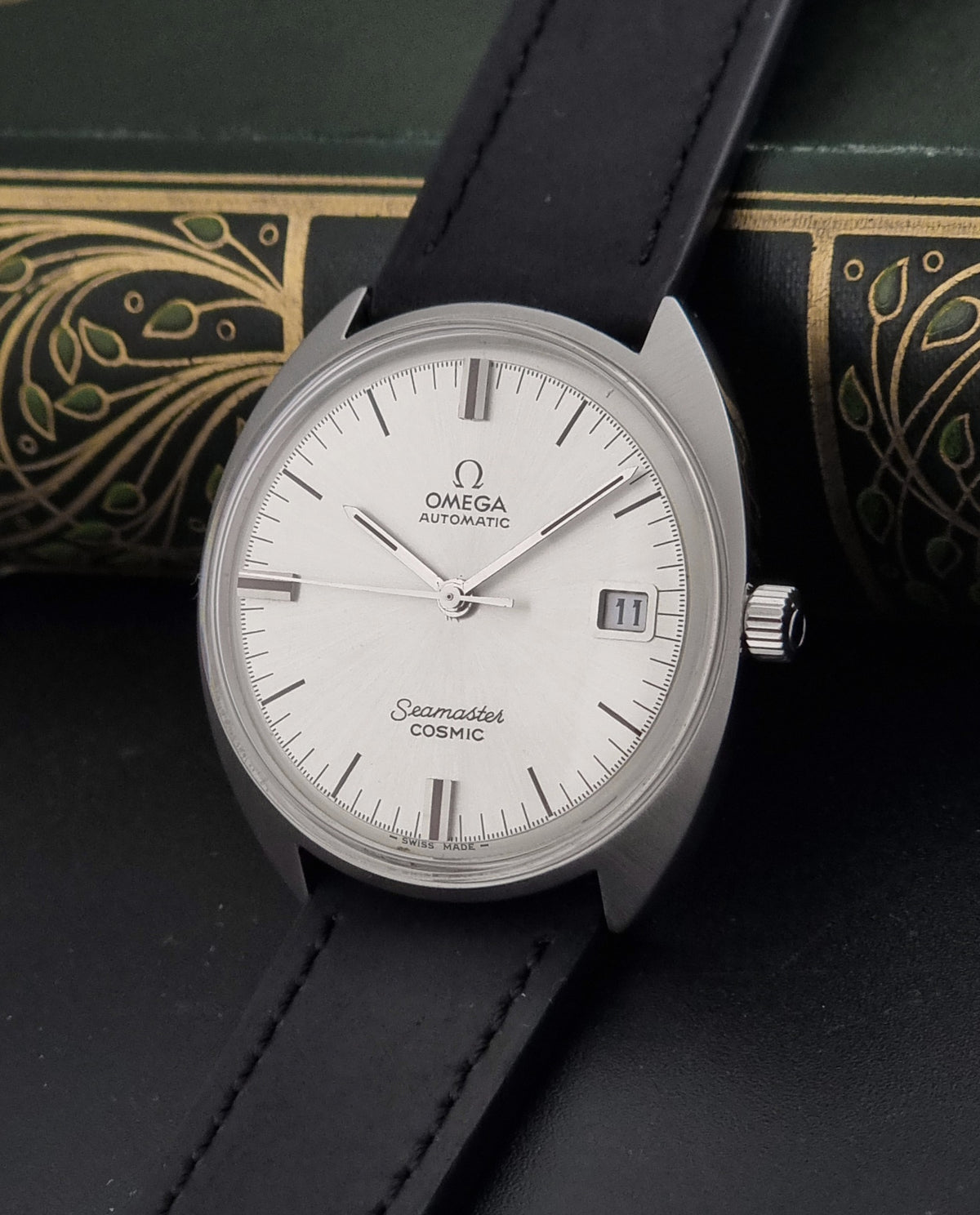 Vintage Omega Seamaster Cosmic 166.026 silver sunburst dial – side view