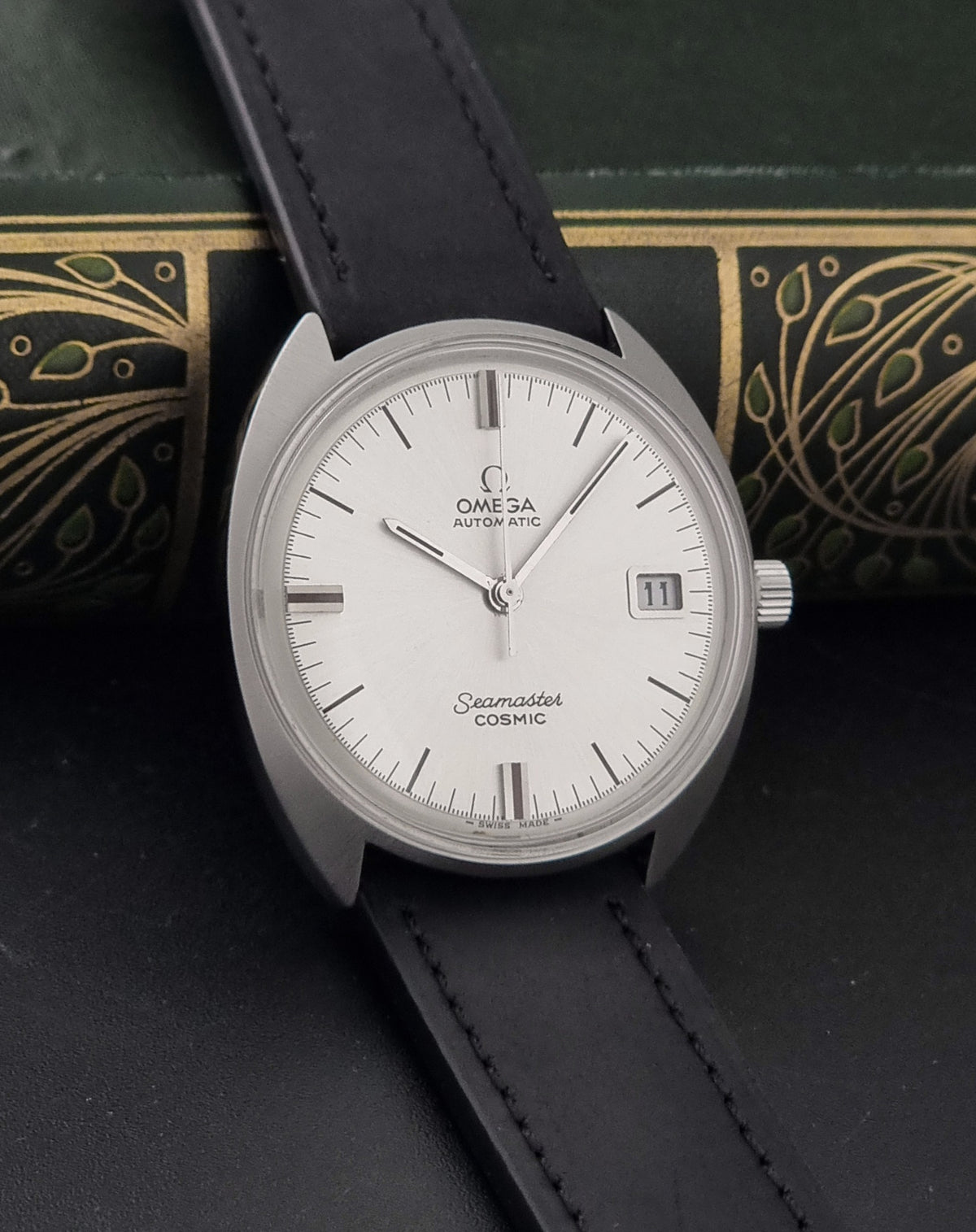 Vintage Omega Seamaster Cosmic 166.026 silver sunburst dial – side view