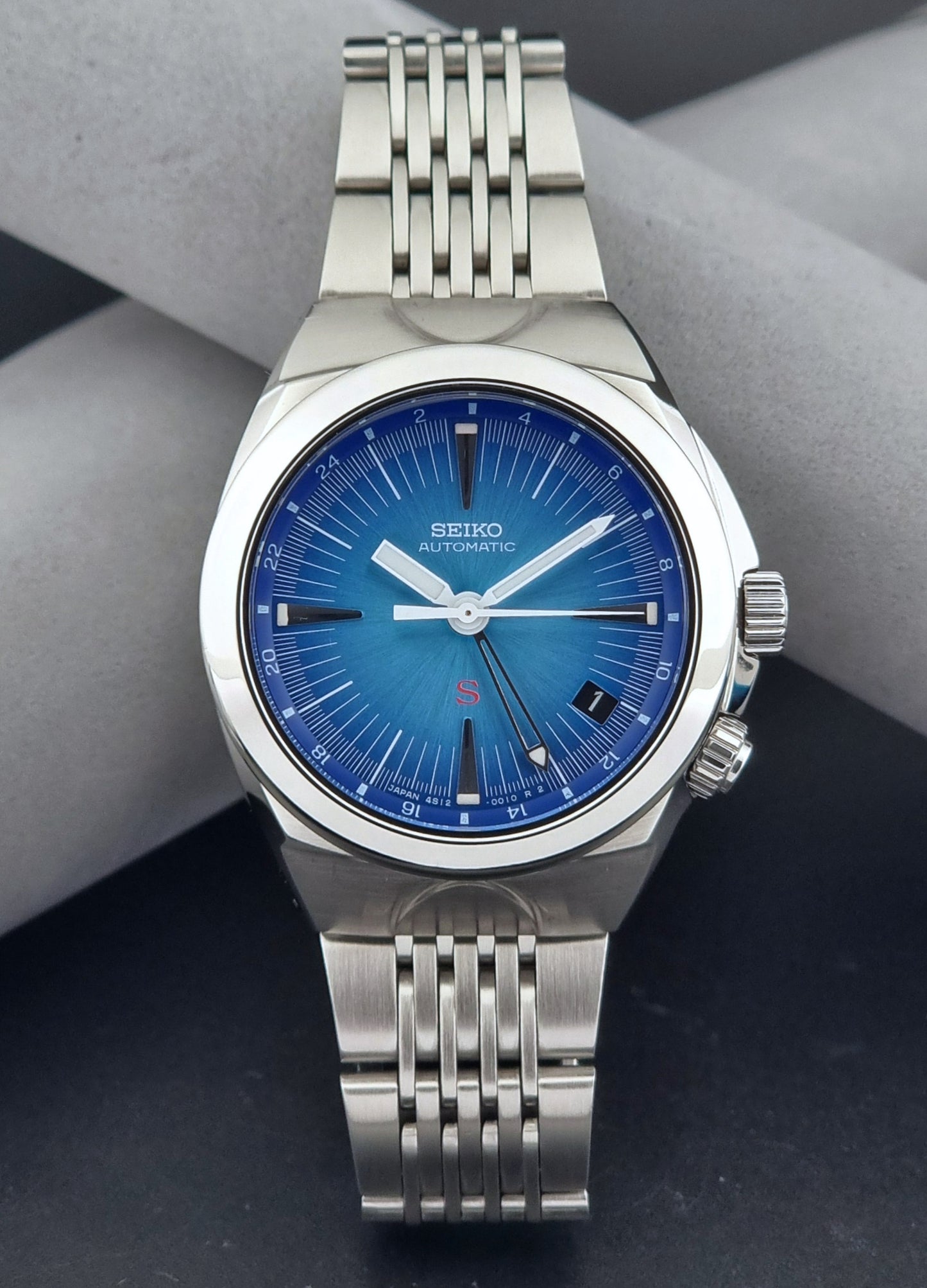 Seiko watch Mechasus SCFF009 GMT 4S12-0010 with a blue face on a dark gray background dial view