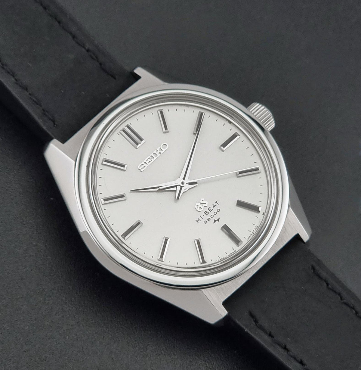 1969 vintage Grand Seiko 4520-8000 Hi-Beat watch; alternate front view showing the complete dial and case