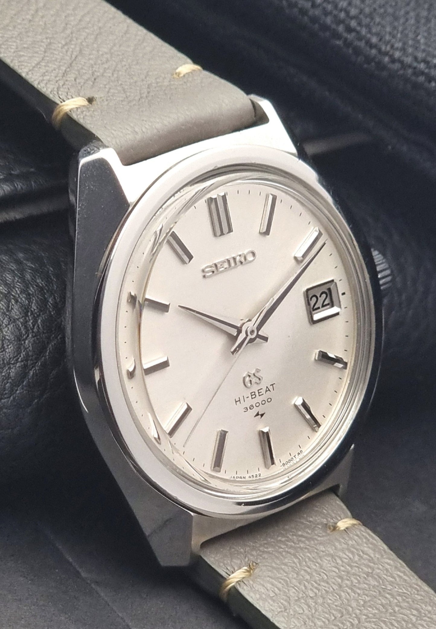 Grand Seiko watch 4522 - 8000 Hi - Beat 36000 Vintage 1968 - Past2PresentWatches - Wristwatch - side