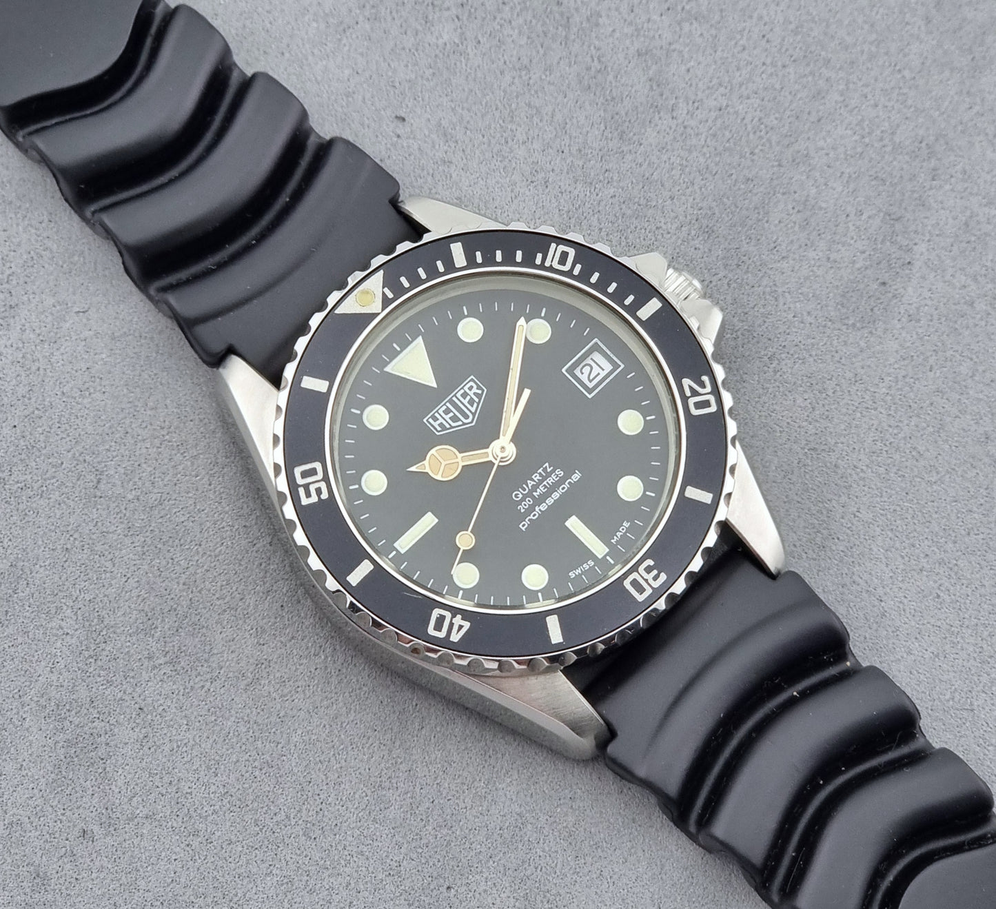 Heuer watch Quartz 200 meters Professional 980.013 Vintage Diver