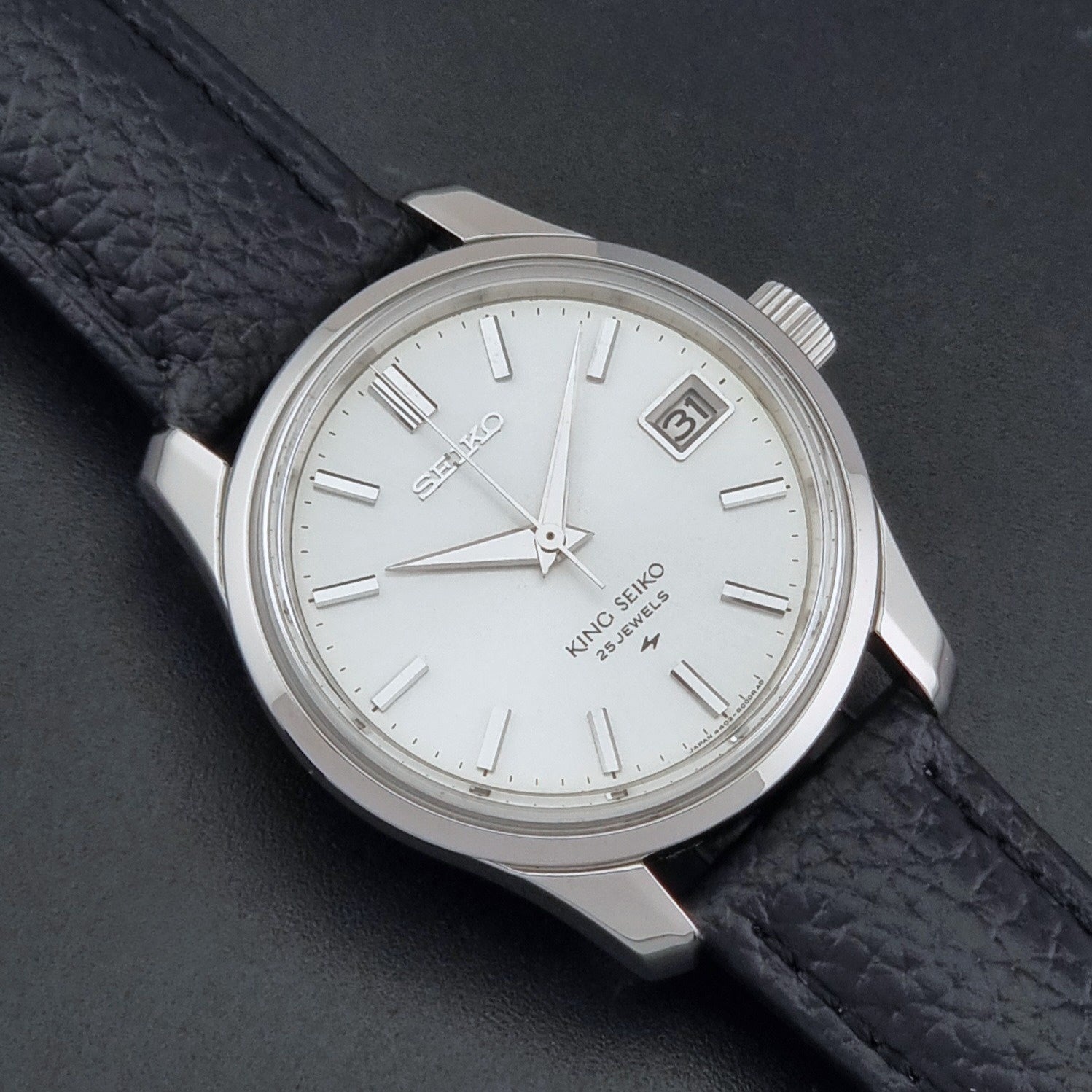Vintage King Seiko 4402-8000 Wristwatch with a white dial on a dark background close up dial view