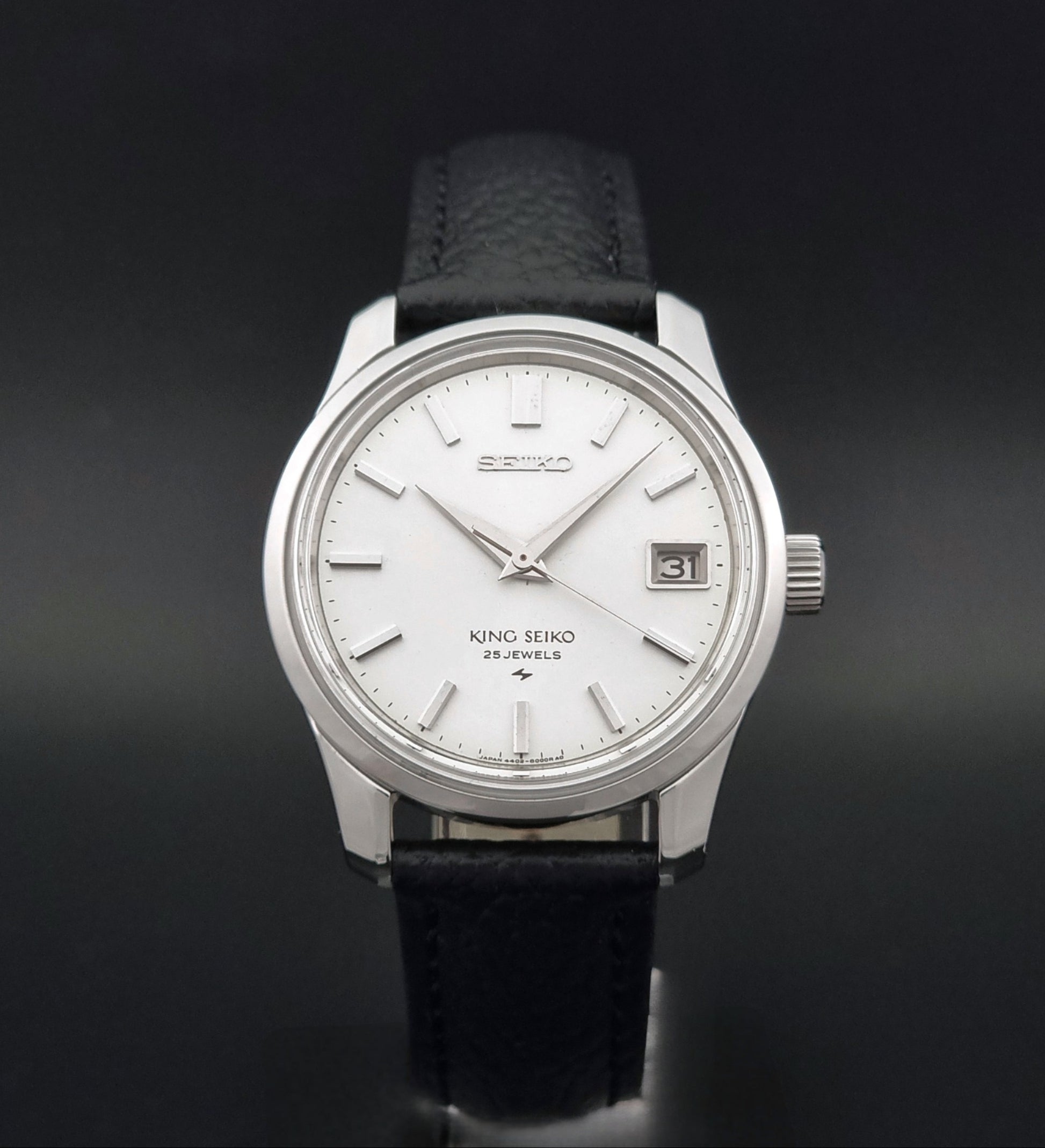 Vintage King Seiko 4402-8000 Wristwatch with a white dial on a dark background close dial view
