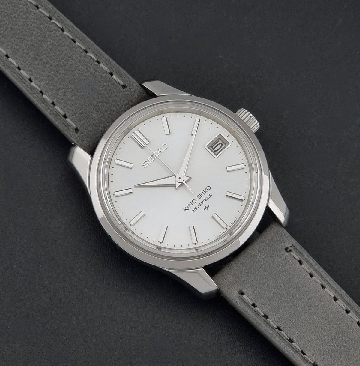 1968 vintage King Seiko 4402-8000 manually wound watch; detailed view showing the dial, hands and hour markers