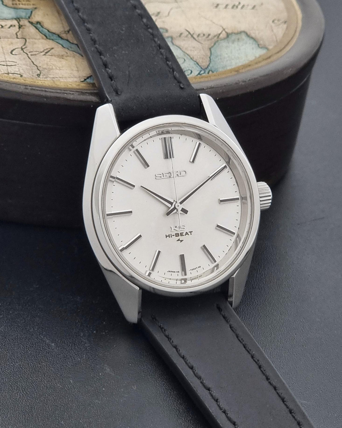 1971 vintage King Seiko 45-7001 Hi-Beat watch; side view showing the case profile and lugs