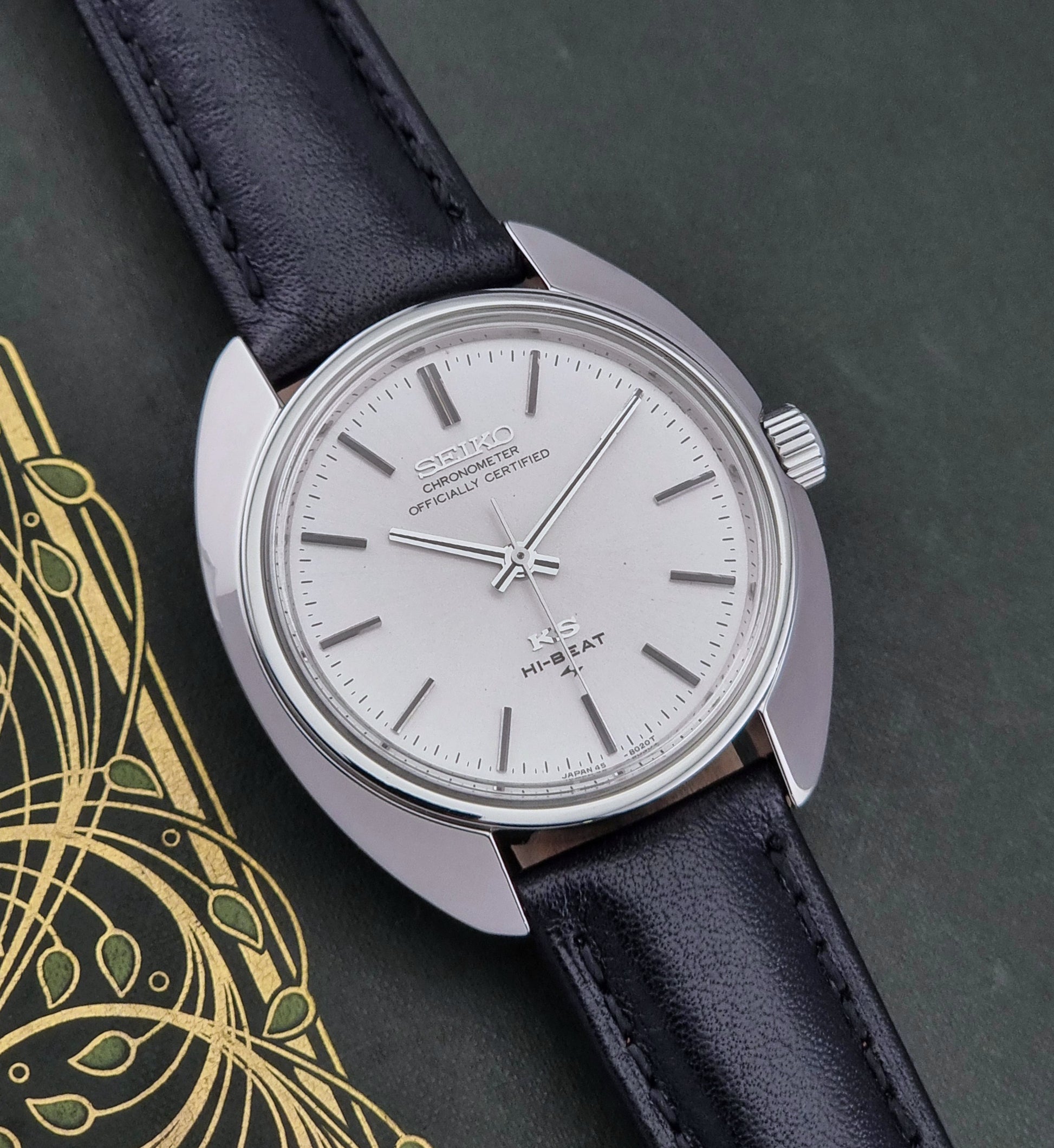 Vintage King Seiko Wristwatch 45-8010 angled view